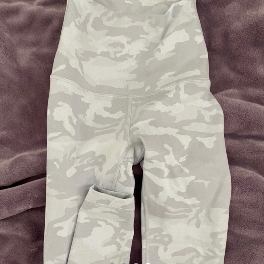 Lululemon white camo leggings 28 inseam size 0